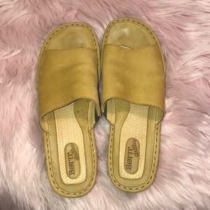 Born Drillers Cleo Off White Leather Sandals